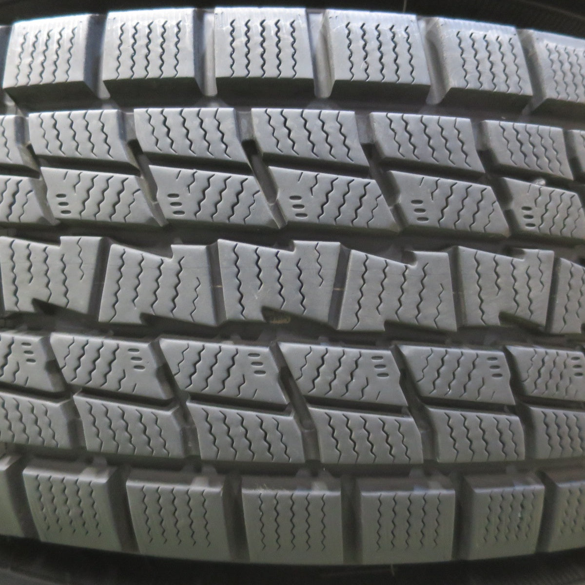 バリ溝！キレイ！9.5分◎LOXARNY ROCK KELLY 632 215/70R16 スタッドレス グッドイヤー アイスナビ SUV ロクサーニ ロックケリー 16インチ PCD114.3/5H◎6061508イス