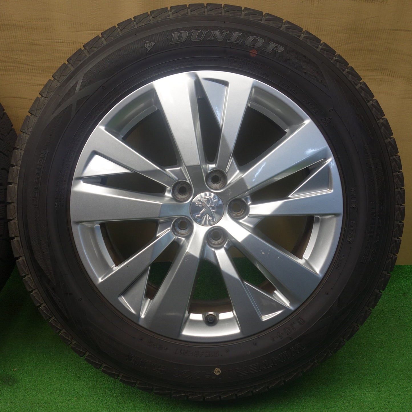 バリ溝！23年！キレイ！9.5分★プジョー 3008 純正 215/65R17 スタッドレス ダンロップ ウインターマックス SJ8 SJ8+ 17インチ PCD108/5H★6050302KTス