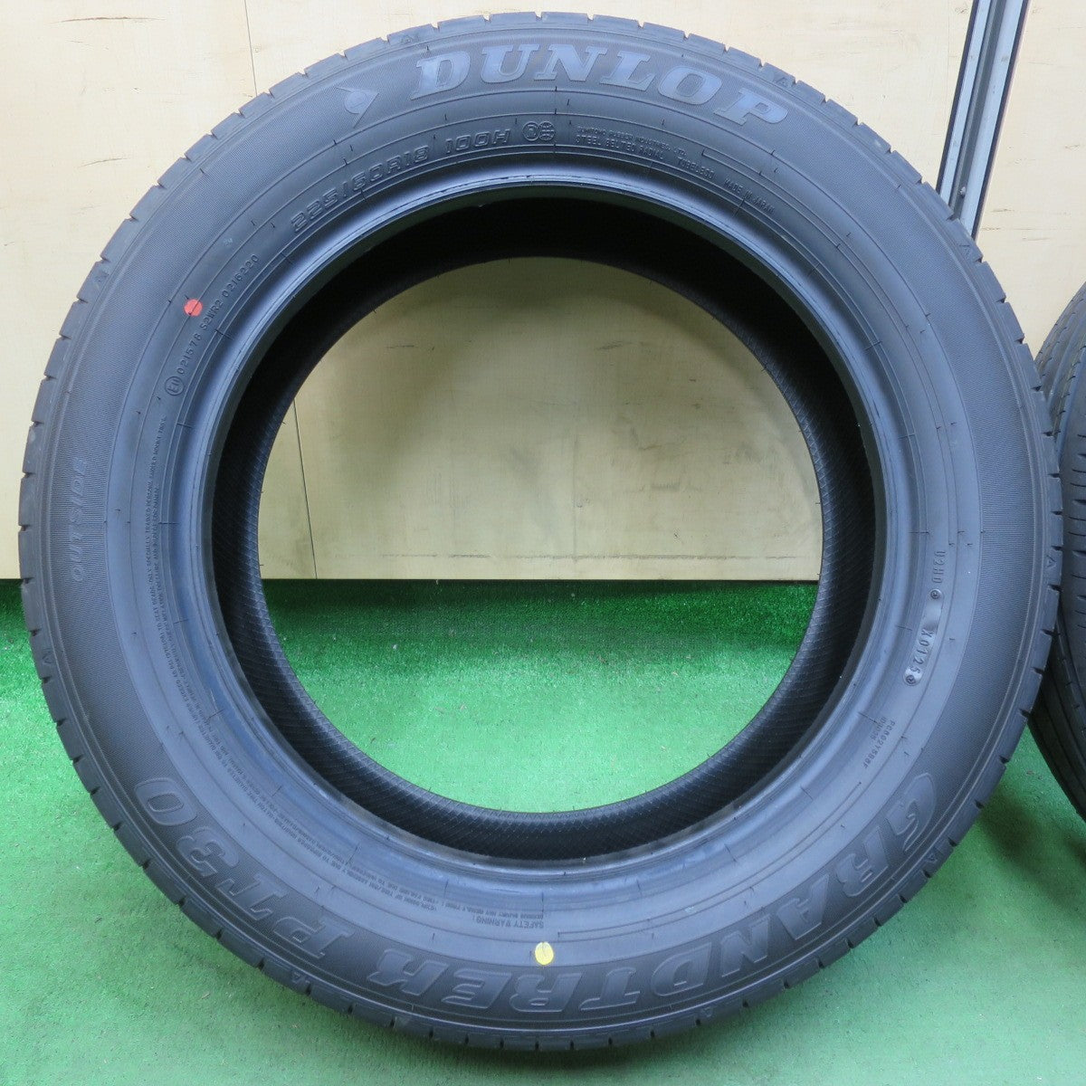 [送料無料] 新車外し！25年★225/60R18 ダンロップ グラントレック PT30 タイヤ 18インチ ハリアー RAV4 エクストレイル等★5030616イノタ