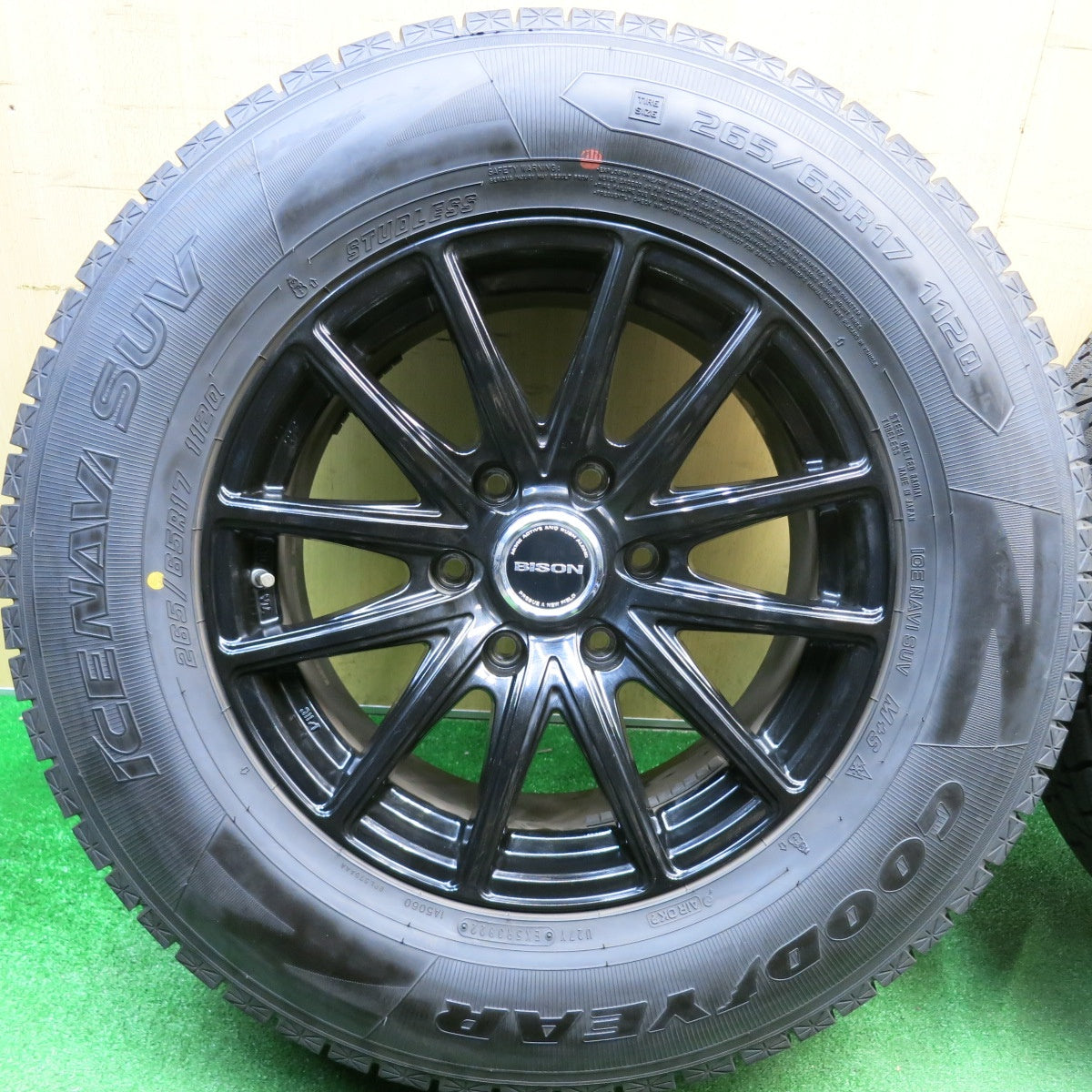 ほぼ未使用！22年！キレイ★スタッドレス 265/65R17 グッドイヤー アイスナビ SUV BISON BN-01 バイソン 17インチ PCD139.7/6H★6011709HAス