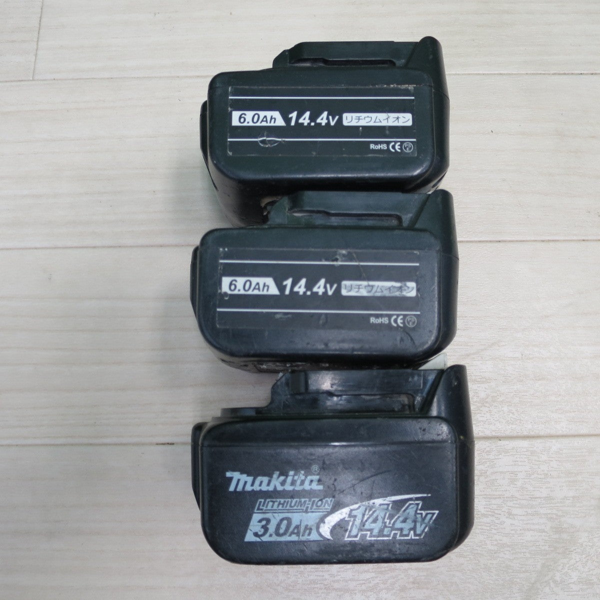 [送料無料] バッテリー3個！キレイ☆マキタ 充電式 タッカ ST312D 電動 工具 タッカー 18V 充電器 DC18RC makita☆