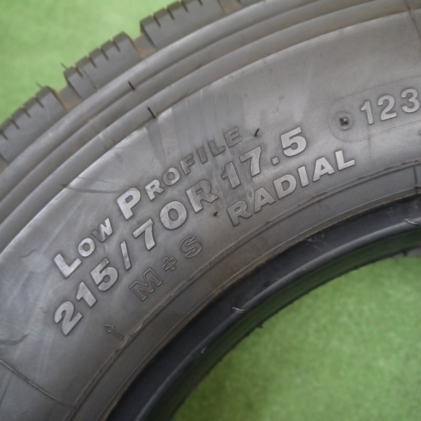 ほぼ未使用！新車外し！1本★トラック タイヤ 215/70R17.5 123/121J ブリヂストン M800 ミックス オールシーズン 17.5インチ★6070804KKスタ