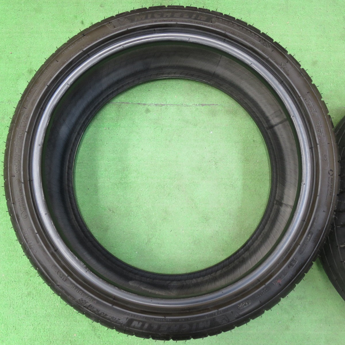 [送料無料] バリ溝！23年！9.5分★215/40R18 ミシュラン パイロットスポーツ4 タイヤ 18インチ 86 BRZ インプレッサ 等★4110604イノタ