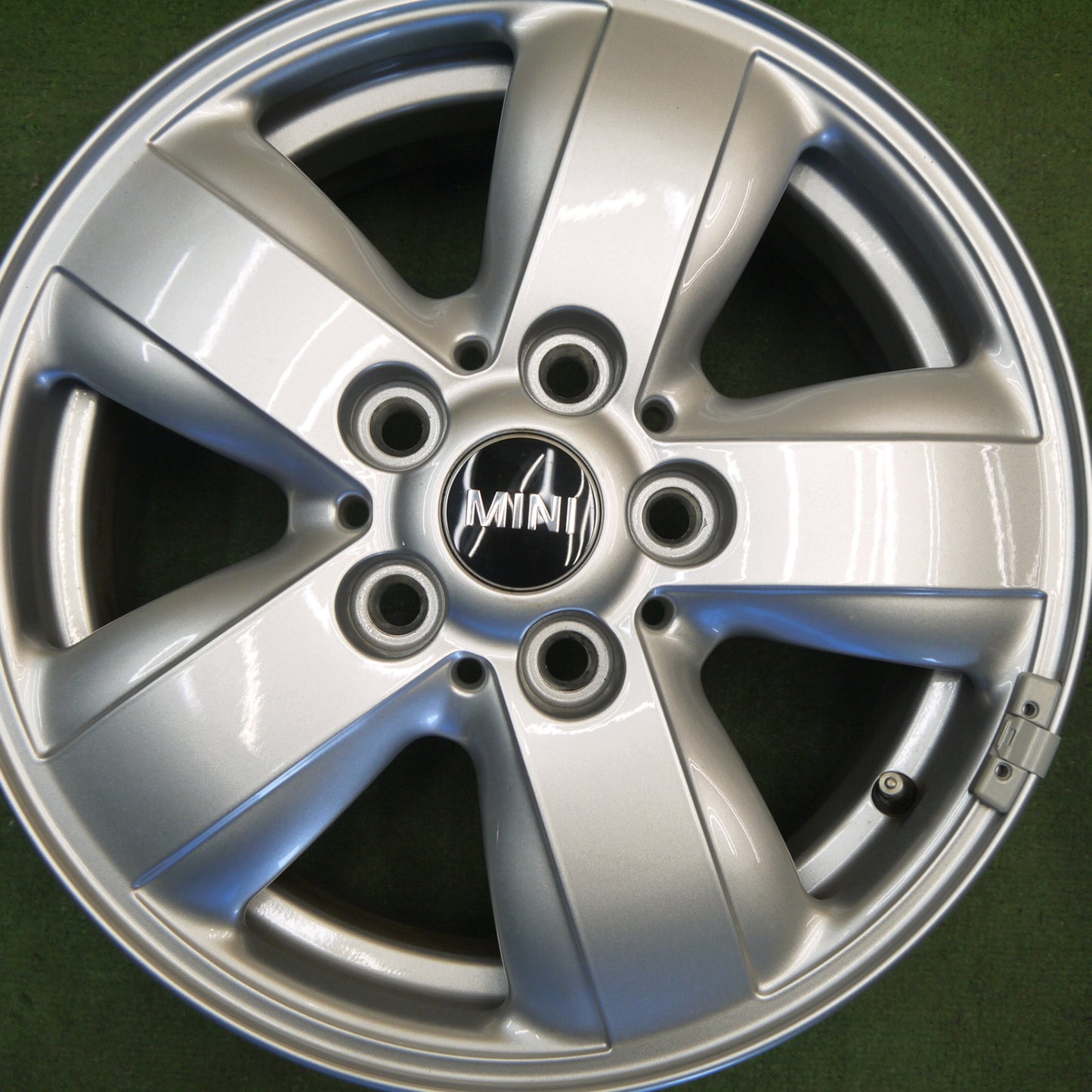 キレイ★MINI ミニ F55 F56 純正 ホイール 15インチ 15×5.5J PCD114.3/5H★6052504Hホ