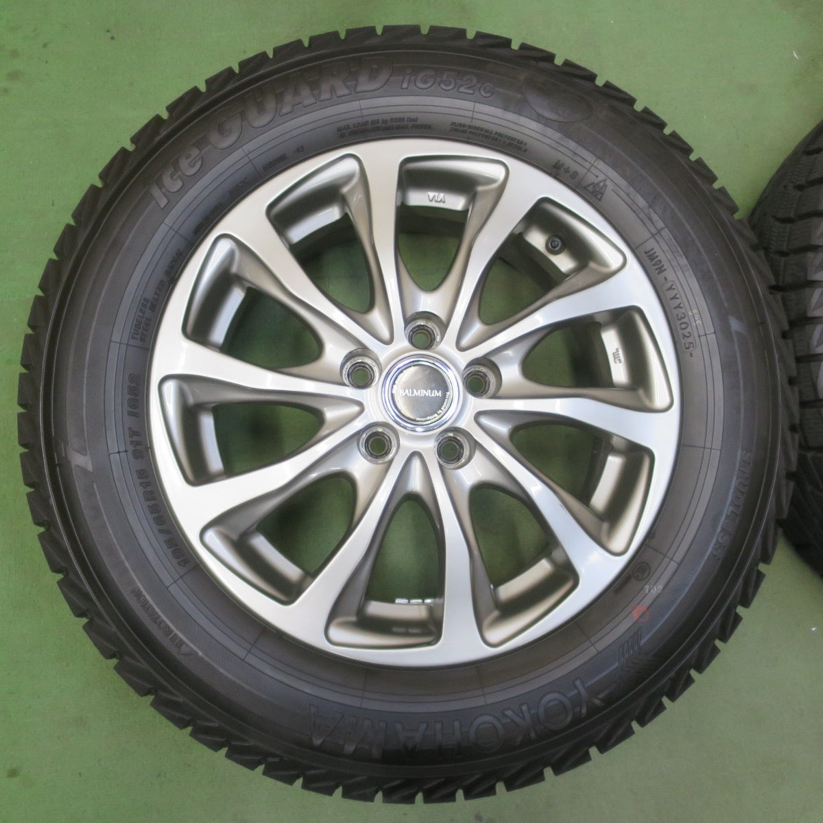 バリ溝！25年！キレイ！ほぼ10分★プリウス 等 195/65R15 スタッドレス ヨコハマ アイスガード iG52C BALMINUM TR10 バルミナ 15インチ PCD100/5H★6041705イス