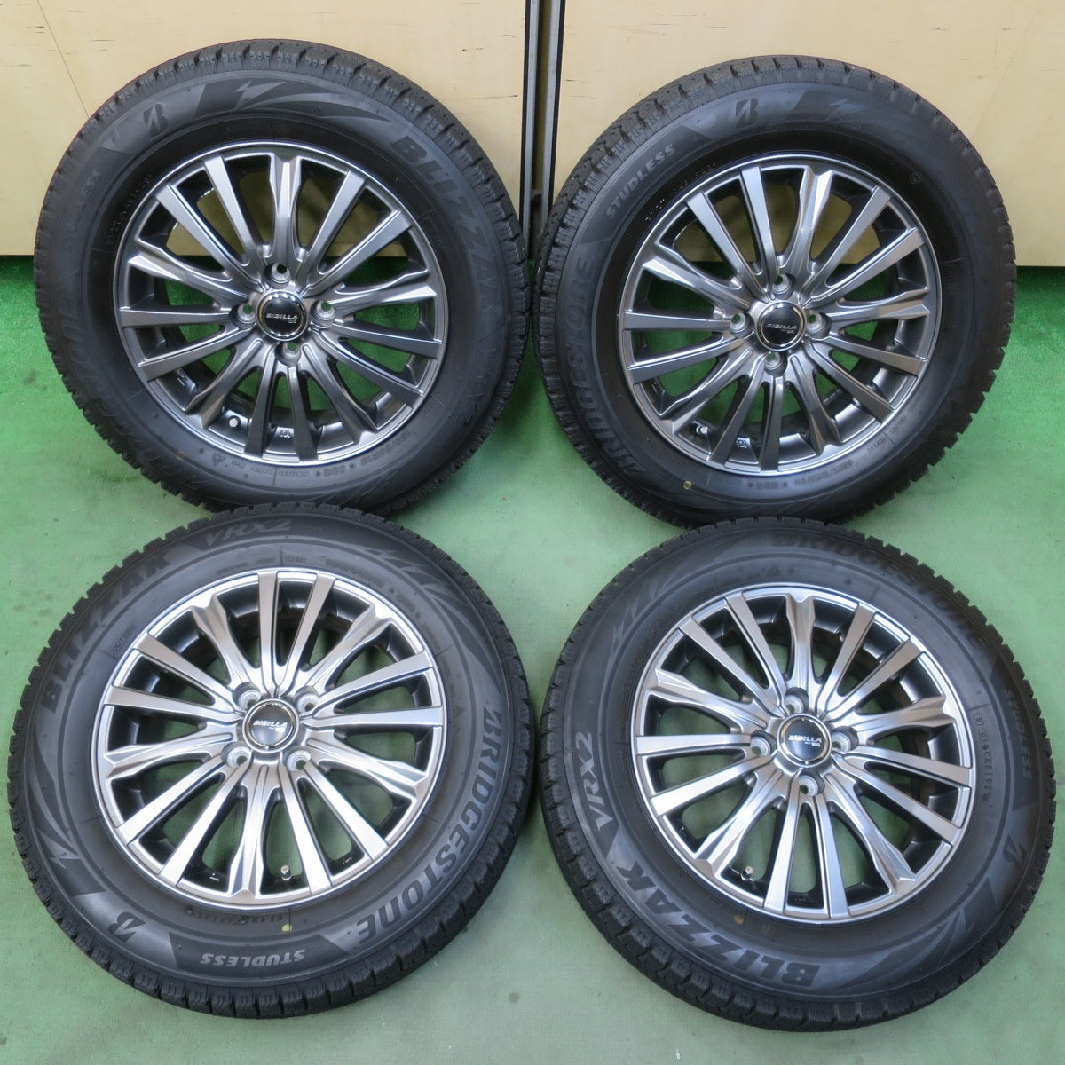 バリ溝！23年！キレイ！9.5分★スタッドレス 185/65R15 ブリヂストン ブリザック VRX2 SIBILLA NEXT W5 シビラ ネクスト 15インチ PCD100/4H★6042809イス