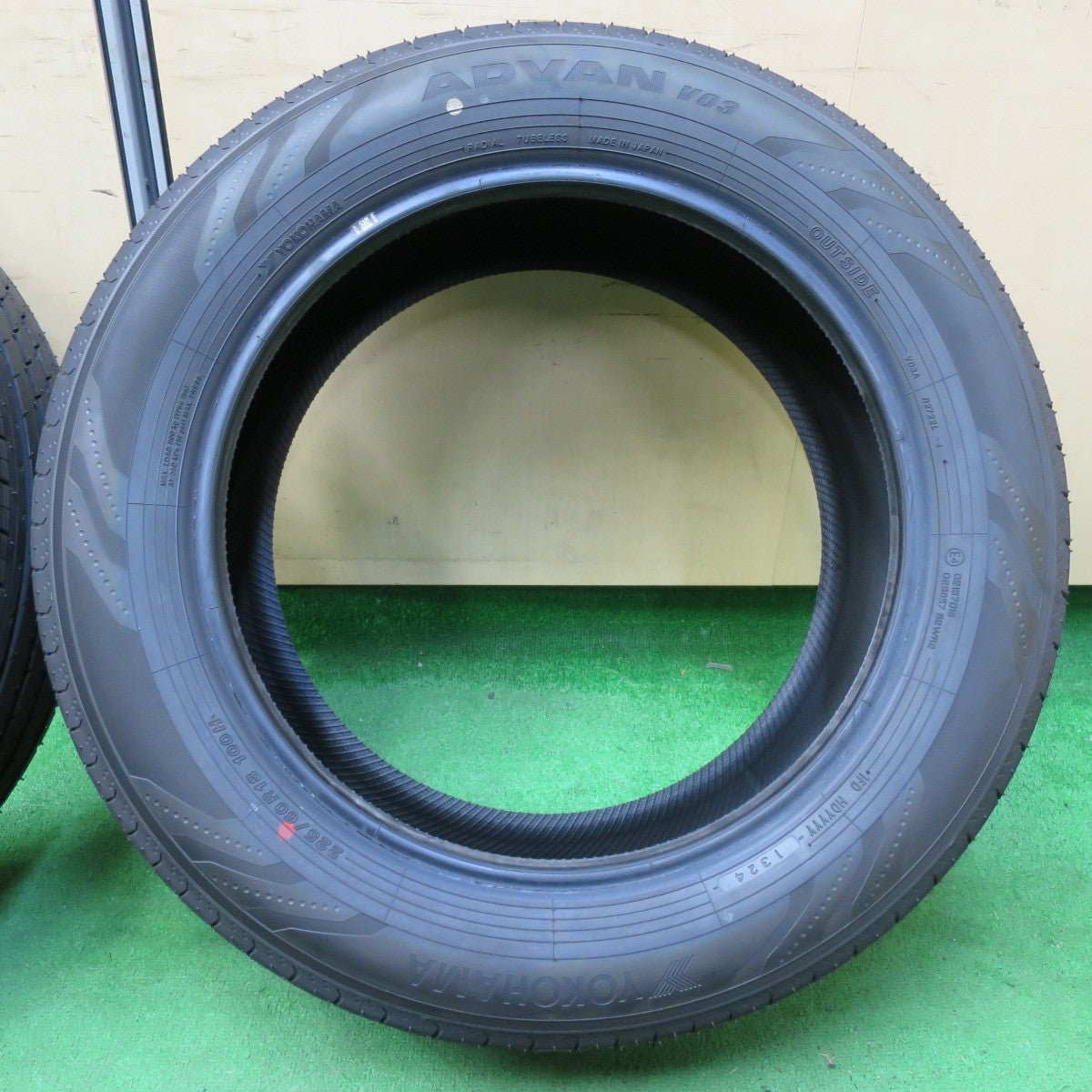 *送料無料* 新車外し！24年★225/60R18 ヨコハマ アドバン V03 タイヤ 18インチ レクサス NX ハリアー アルファード ヴェルファイア 等★4063007イノタ