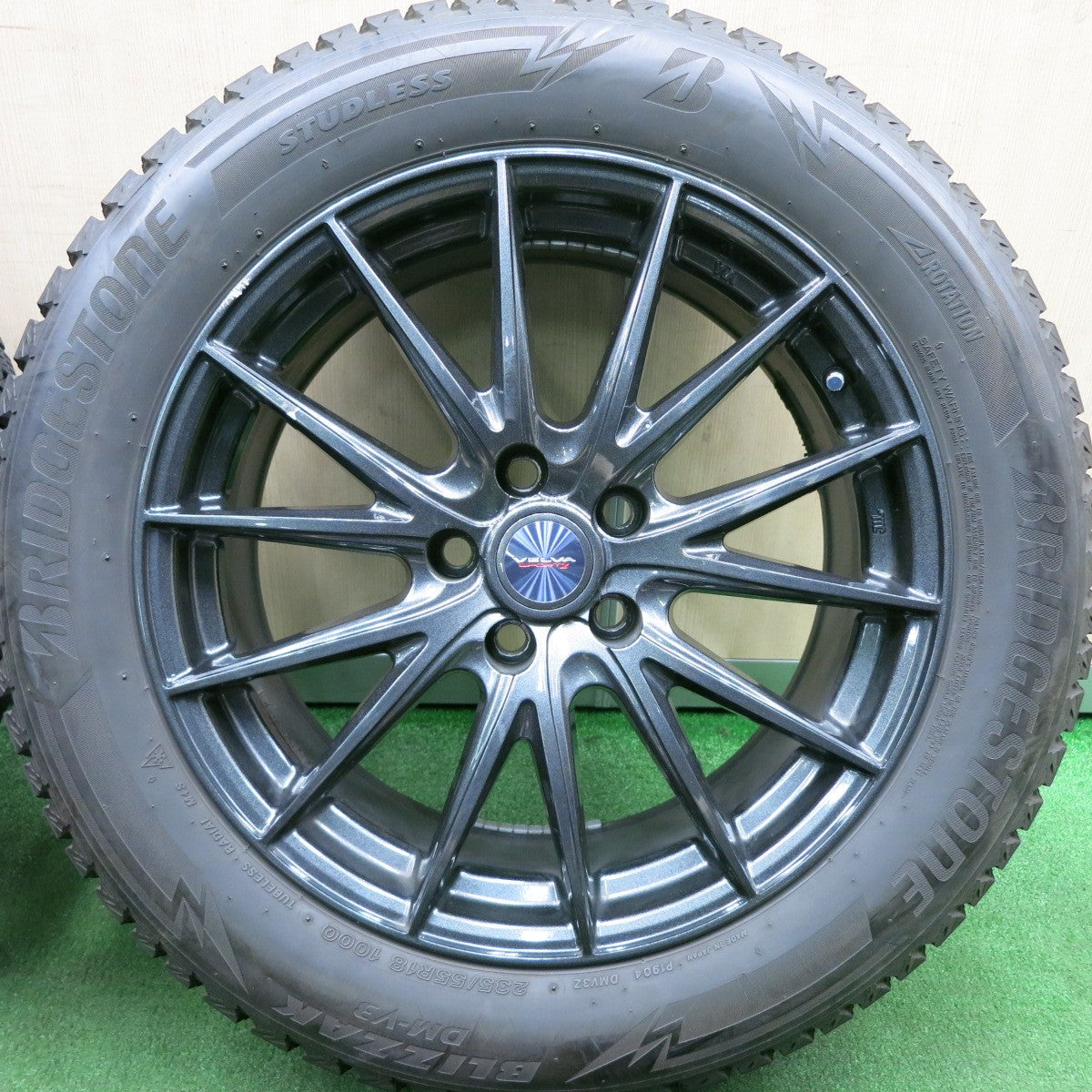 *送料無料* バリ溝！21年！9分★スタッドレス 235/55R18 ブリヂストン ブリザック DM-V3 VELVA SPORTZ ヴェルヴァ PCD114.3/5H★4042705HAス