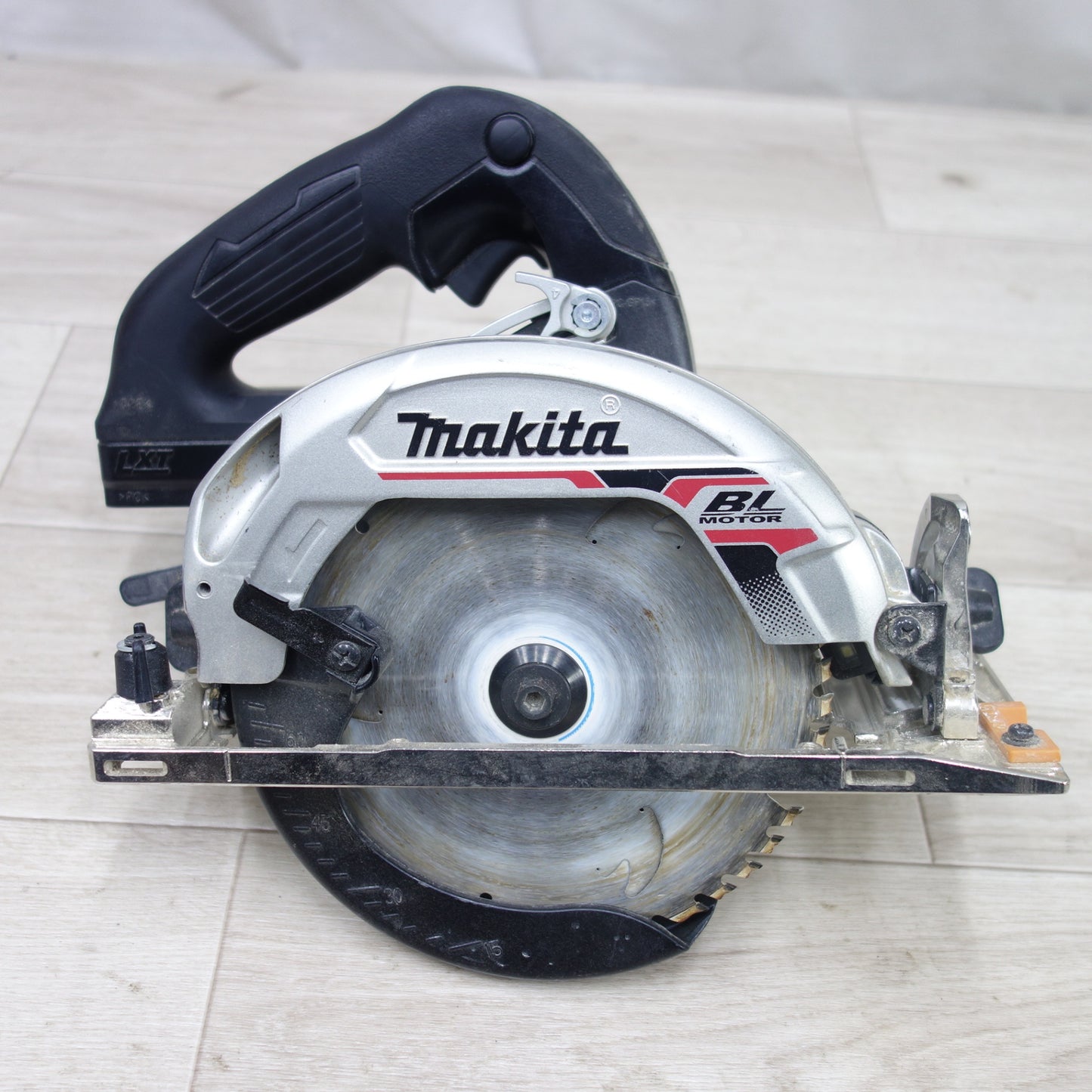 [送料無料] ◆マキタ 165mm 充電式 マルノコ HS631D 電動 工具18V 丸ノコ 丸のこ 木工用 切断機 Makita◆