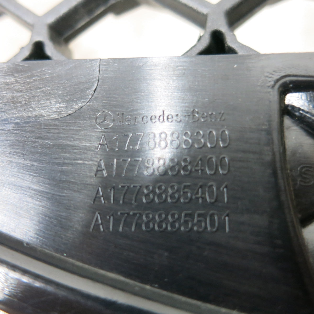 [送料無料] ◆メルセデス ベンツ Aクラス W177 V177 純正 フロントグリル ラジエーターグリル A1778888300 A17788885401 エンブレムなし◆