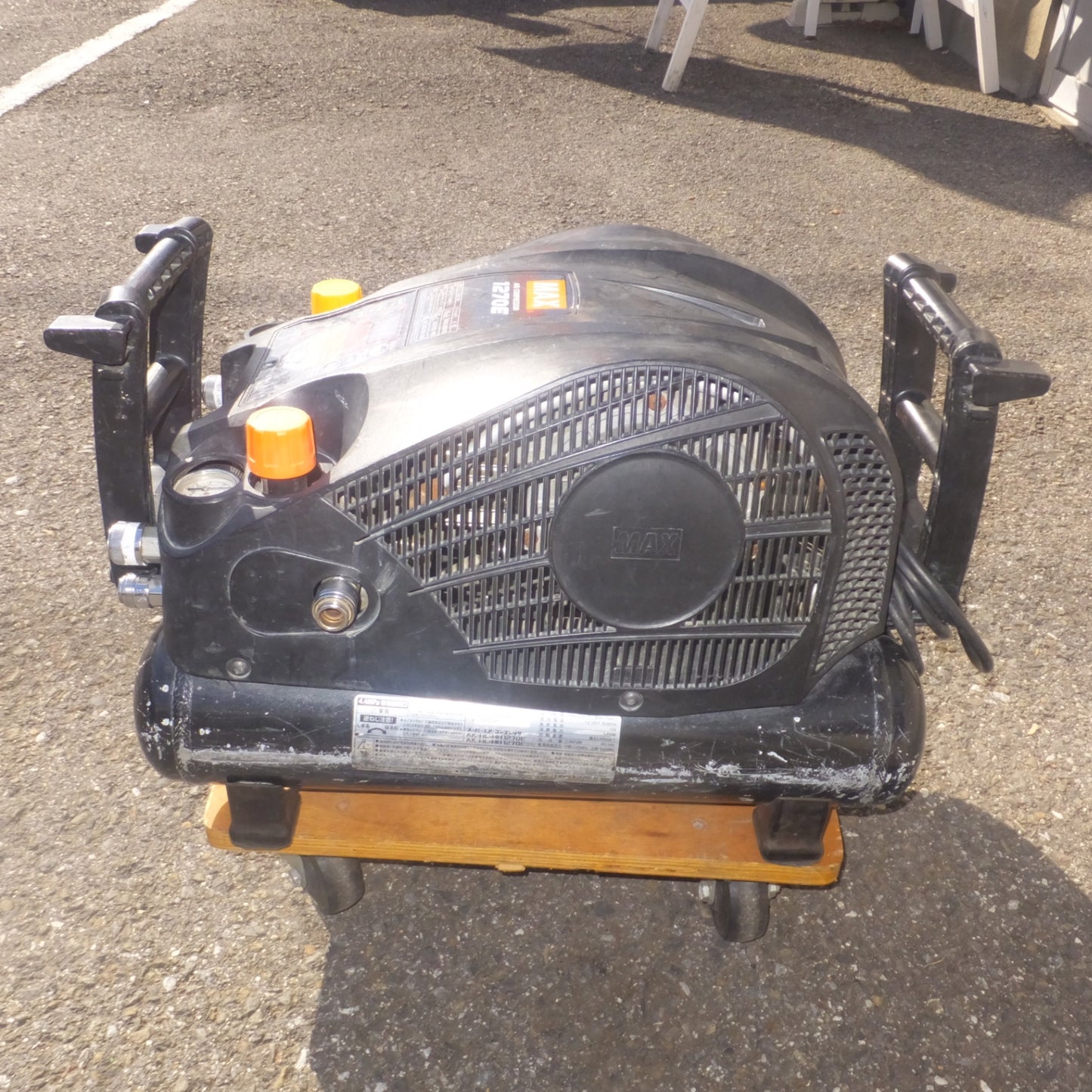 [送料無料] ★マックス MAX スーパーエア・コンプレッサ AK-HL1270E ブラック　100V 50/60Hz★