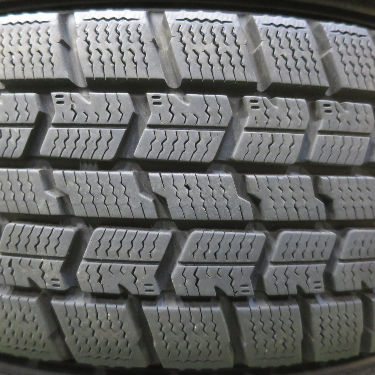 バリ溝！24年！キレイ！9.5分◎スタッドレス 165/65R15 グッドイヤー アイスナビ7 SCHNEIDER MiD シュナイダー 15インチ タフト ソリオ 等 PCD100/4H◎6083105イス
