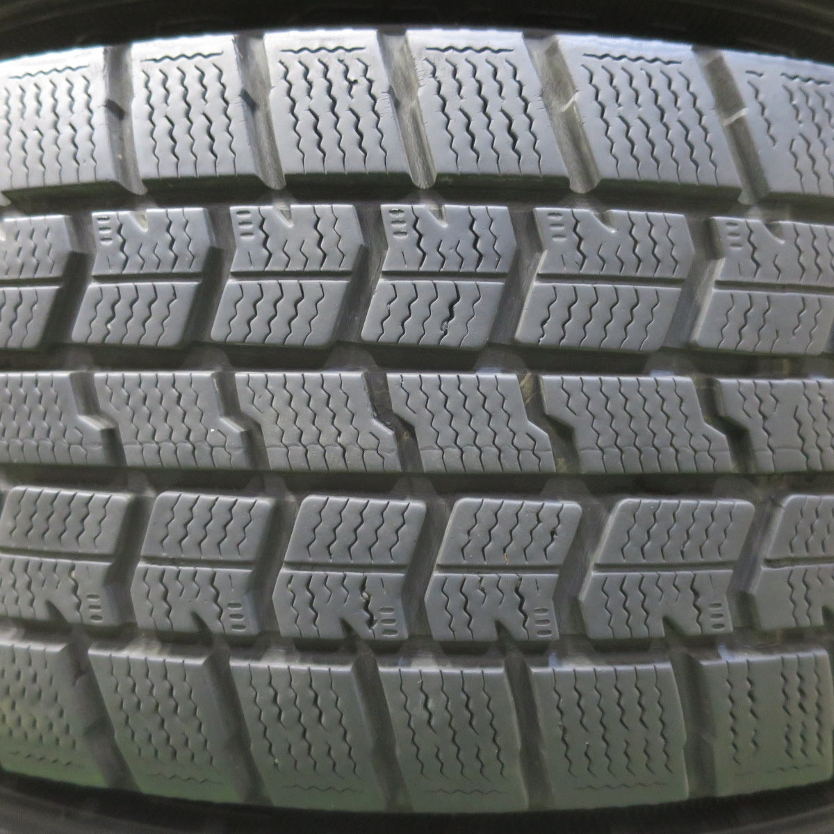 バリ溝！キレイ！8.5分★スタッドレス 205/60R16 グッドイヤー アイスナビ7 ravrion RS01 ラブリオン 16インチ PCD114.3/5H★5050803イス