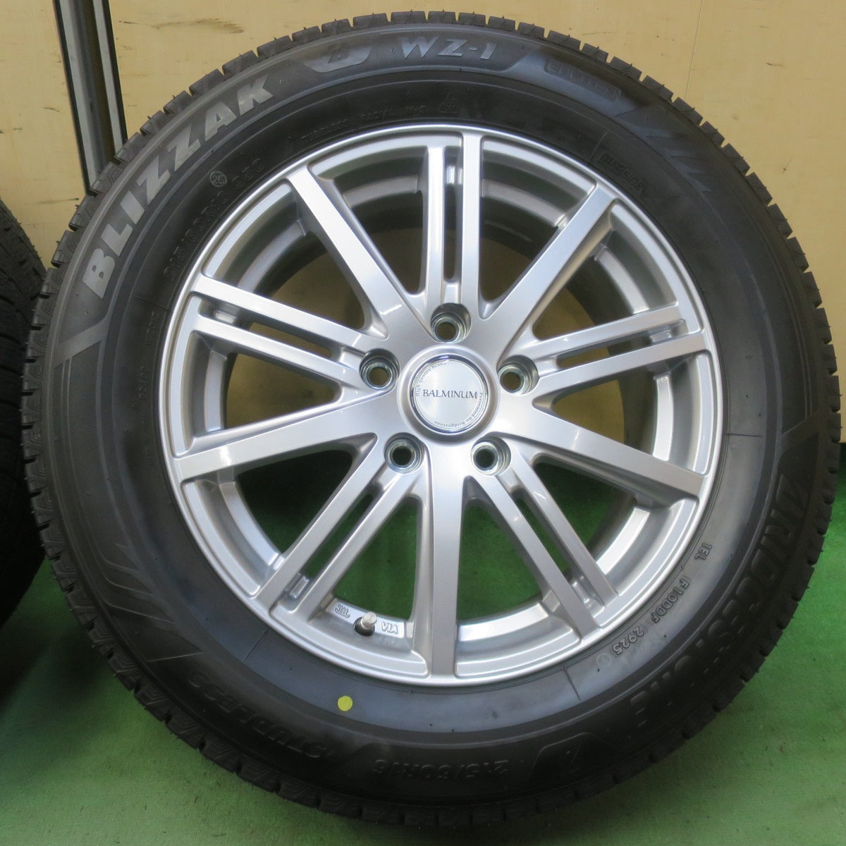 ほぼ未使用！25年！キレイ◎スタッドレス 215/60R16 ブリヂストン ブリザック WZ-1 BALMINUM BR10 バルミナ 16インチ PCD114.3/5H◎6070805イス