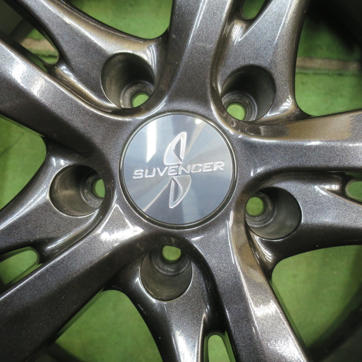 センサー付！バリ溝！9分★レクサス 等 235/55R20 スタッドレス ブリヂストン ブリザック DM-V3 SUVENCER サヴェンサー 20インチ PCD114.3/5H★6052501NJス