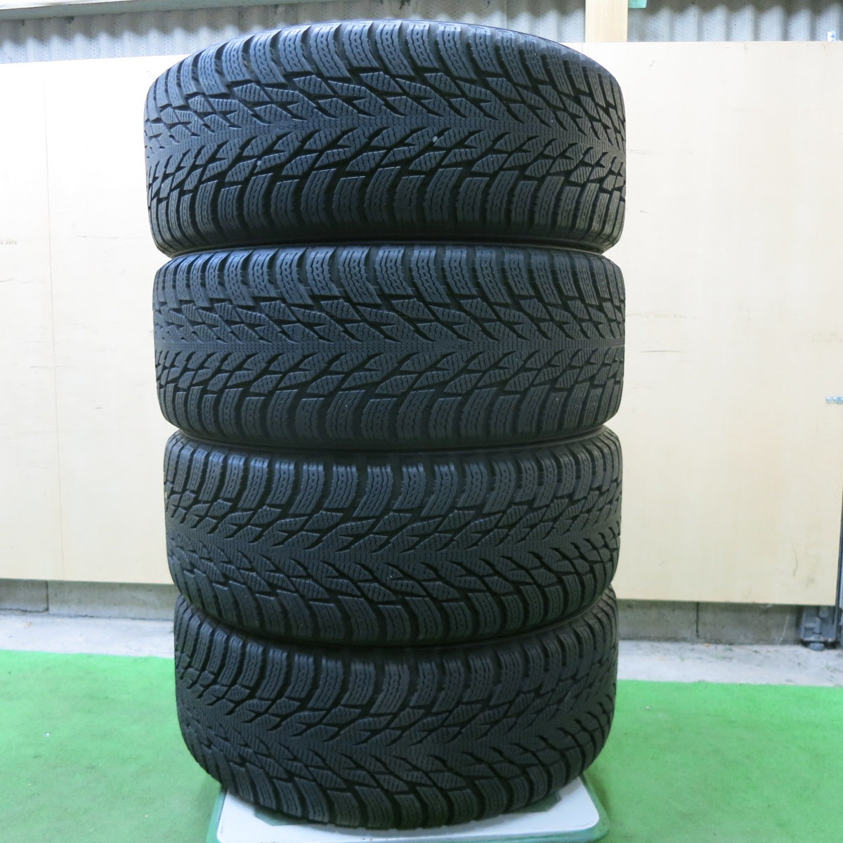 バリ溝！9分★BMW 等 MAK FAHR 225/40R18 スタッドレス ノキアン タイヤ ハッカペリッタ R3 ファー 18インチ PCD112/5H★6012002ナス