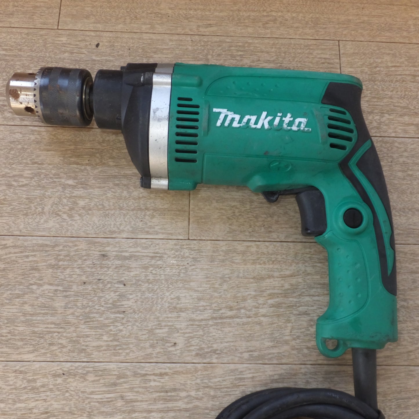 [送料無料] ★マキタ makita 16mm 震動ドリル M816　100V～ 7.4A 50-60Hz 701W★