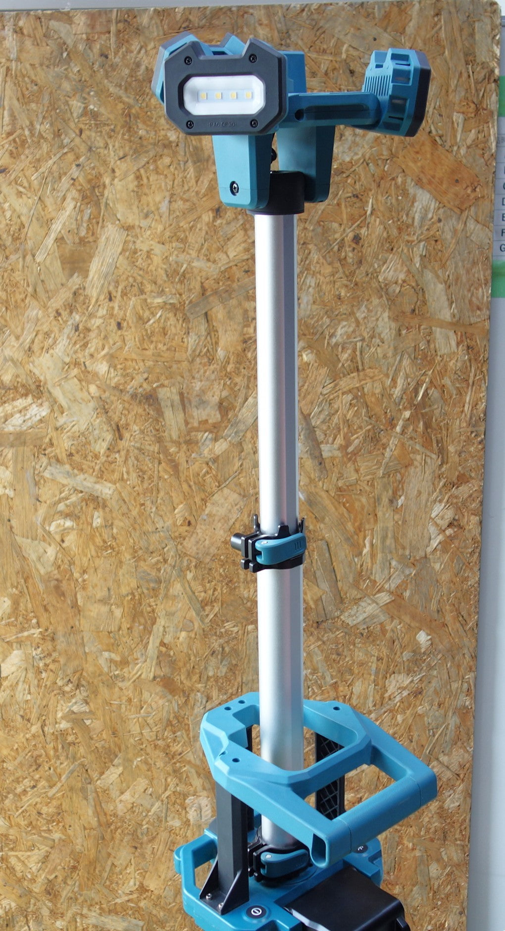 [送料無料] キレイ◆makita マキタ 充電式タワーライト ML814 投光器 照明 専用ショルダーバッグ付 本体のみ◆