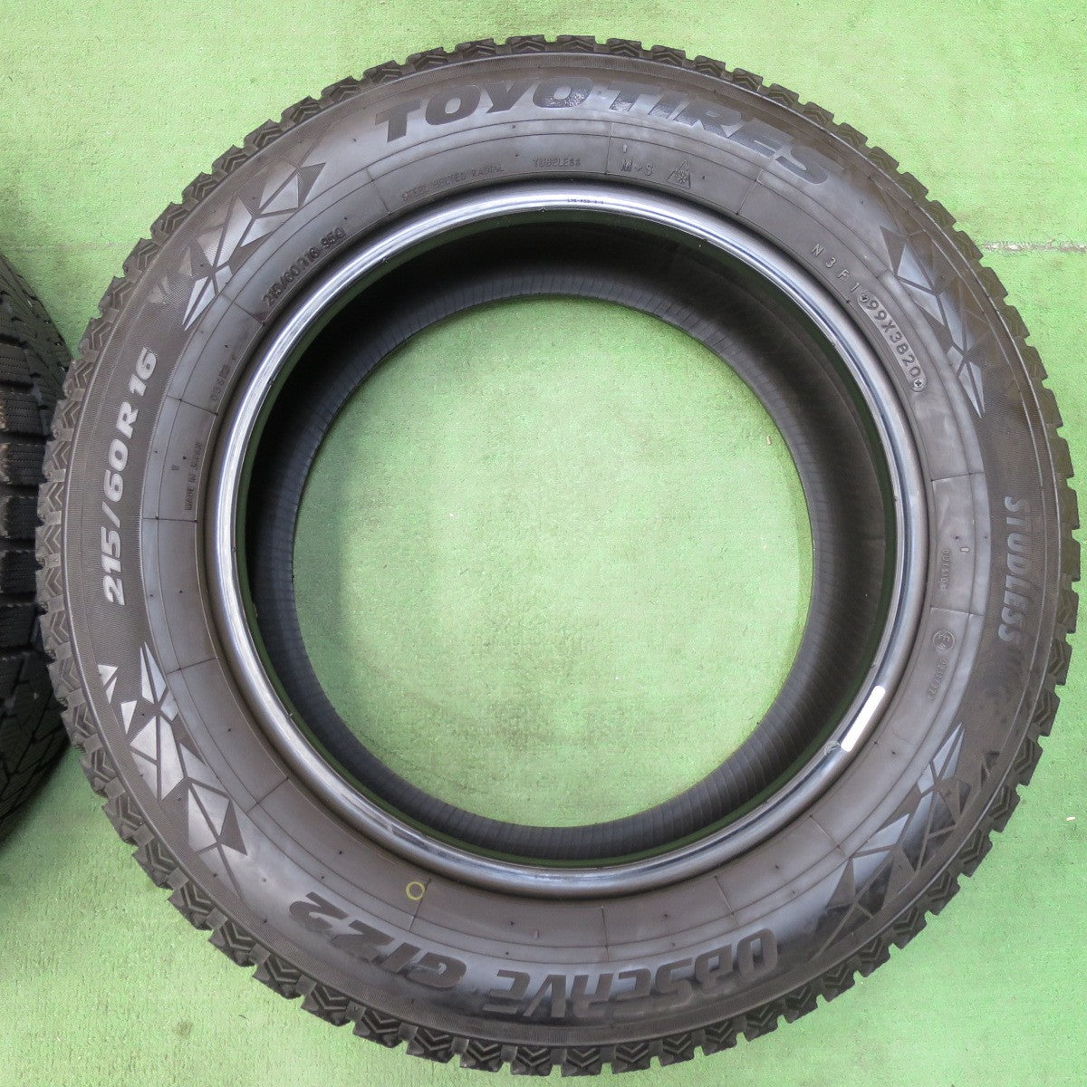 送料無料] バリ溝！9.5分☆スタッドレス 215/60R16 トーヨー