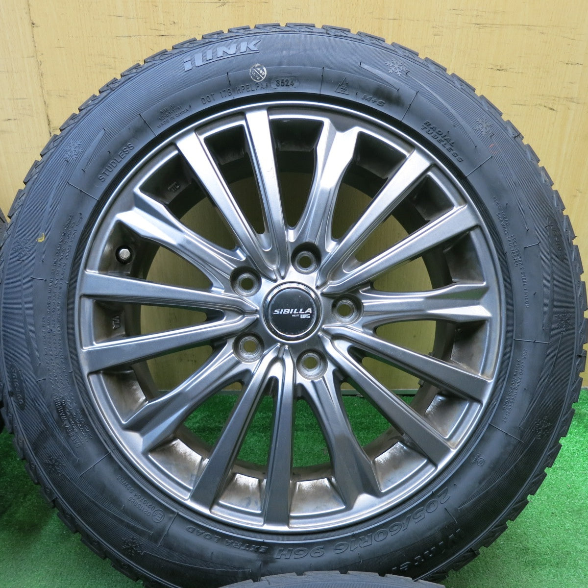 タイヤほぼ未使用！24年！キレイ★スタッドレス 205/60R16 アイリンク ウインター IL868 SIBILLA NEXT W5 シビラ 16インチ PCD114.3/5H★5050704AKス