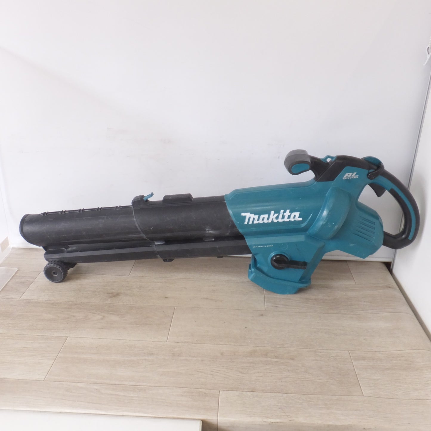 [送料無料] ★マキタ makita 充電式ブロワ集じん機 MUB187D 18V 本体のみ ダストバッグなし★