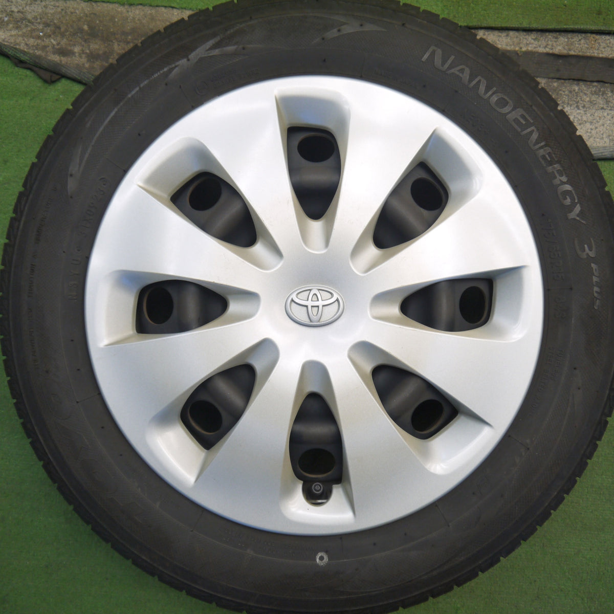 バリ溝！23年！9分◎トヨタ NHP10 アクア 純正 スチール 175/65R15 トーヨー ナノエナジー3 プラス 15インチ PCD100/4H◎6083106Hノ