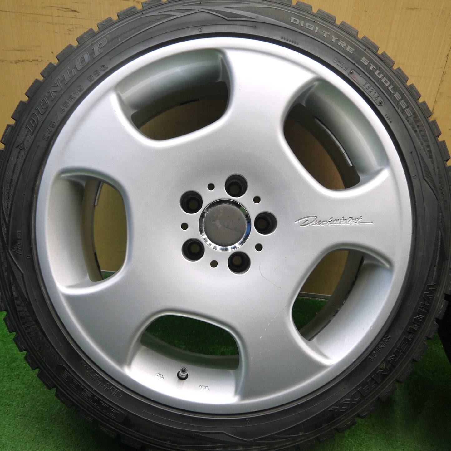 バリ溝！8.5分★スタッドレス WALD ドゥシャトレ 245/45R19 ダンロップ ウインターマックス WM01 D22-C ヴァルド 19インチ PCD114.3/5H★5041107Hス