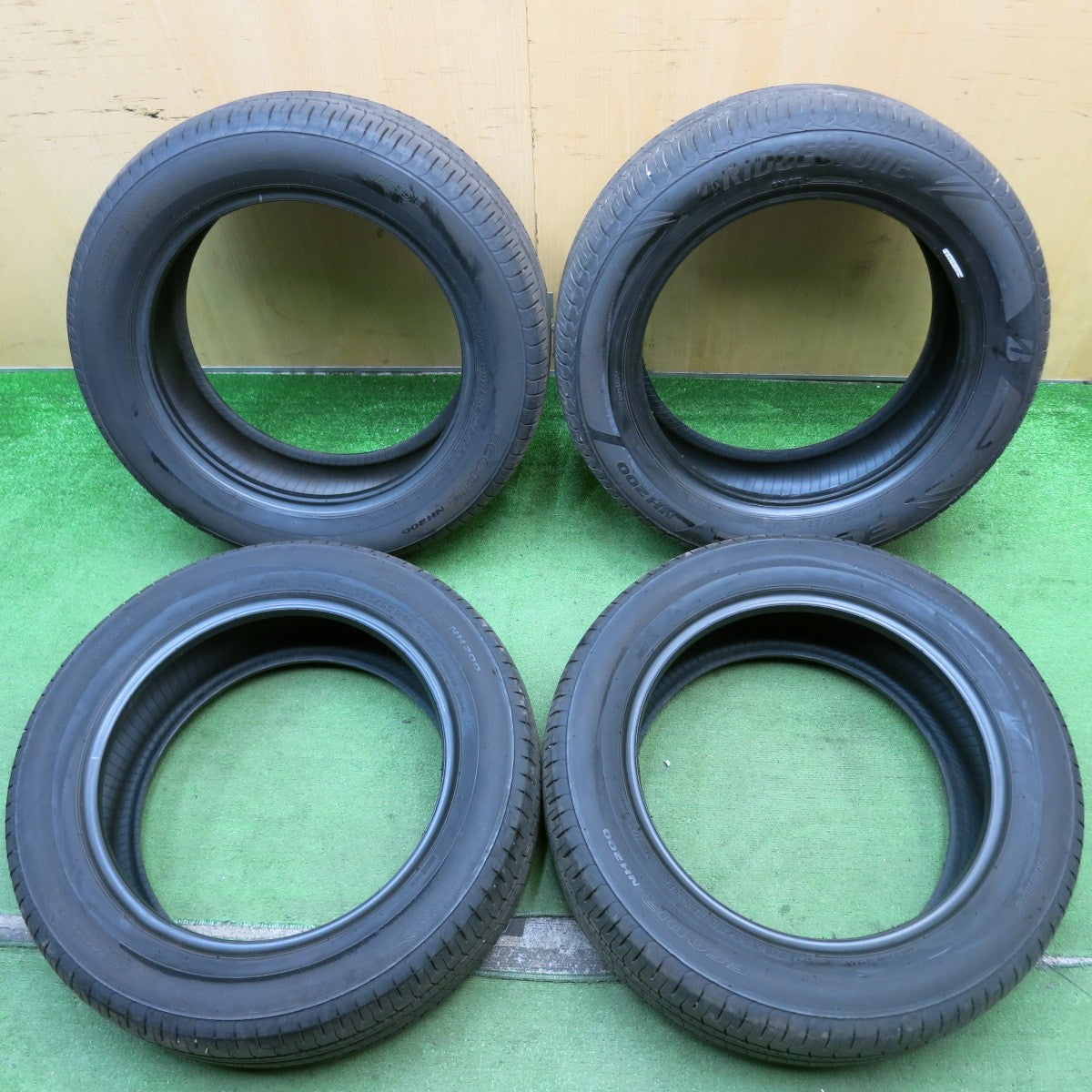 バリ溝！23年！9.5分★205/55R16 ブリヂストン エコピア NH200 タイヤ 16インチ ステップワゴン アイシス ノア ヴォクシー プレマシー 等★5071707HAノタ