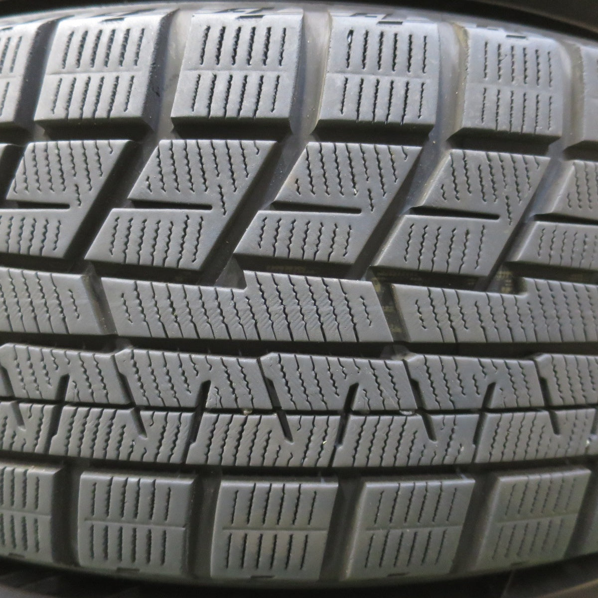 バリ溝！23年！キレイ！9.5分以上◎スタッドレス 205/60R16 ヨコハマ アイスガード iG60 NIRVANA NV ニルバーナ ニルヴァーナ 16インチ PCD114.3/5H◎6070604イス