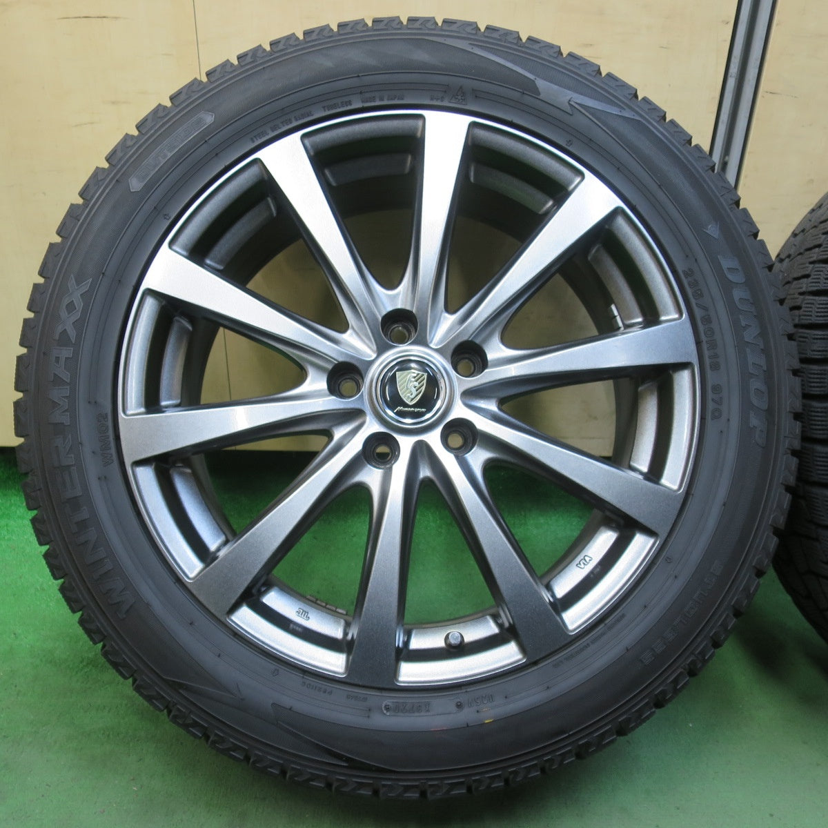 バリ溝！キレイ！9.5分★スタッドレス 235/50R18 ダンロップ ウインターマックス WM02 MANARAY SPORT マナレイ スポーツ 18インチ PCD114.3/5H★5110503イス