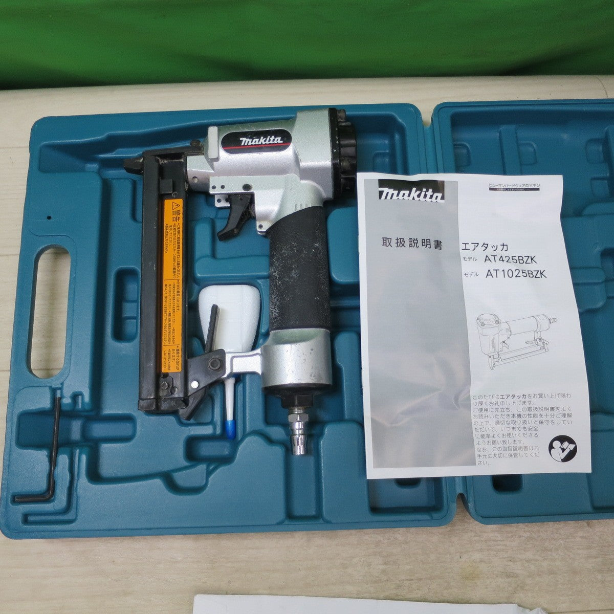 [送料無料] ☆マキタ エア タッカ AT425BZK タッカー エアー ツール 工具 ネイラ 釘打ち機 釘打機 makita☆