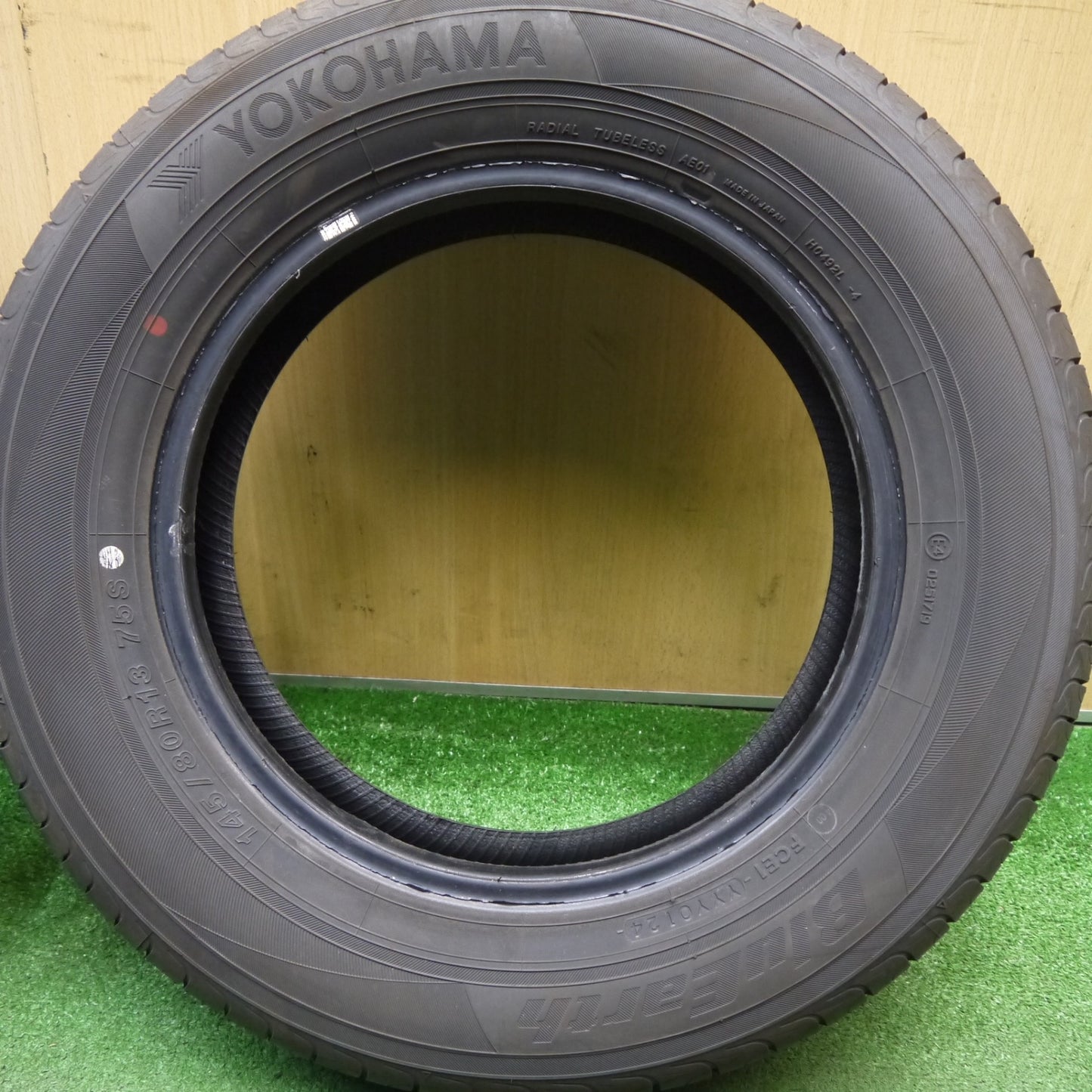 バリ溝！24年！9分★145/80R13 ヨコハマ ブルーアース AE01 BluEarth 13インチ タイヤ N-BOX タント ムーヴ ワゴンR ウェイク デイズ ムーブ 等★6033104Hノタ