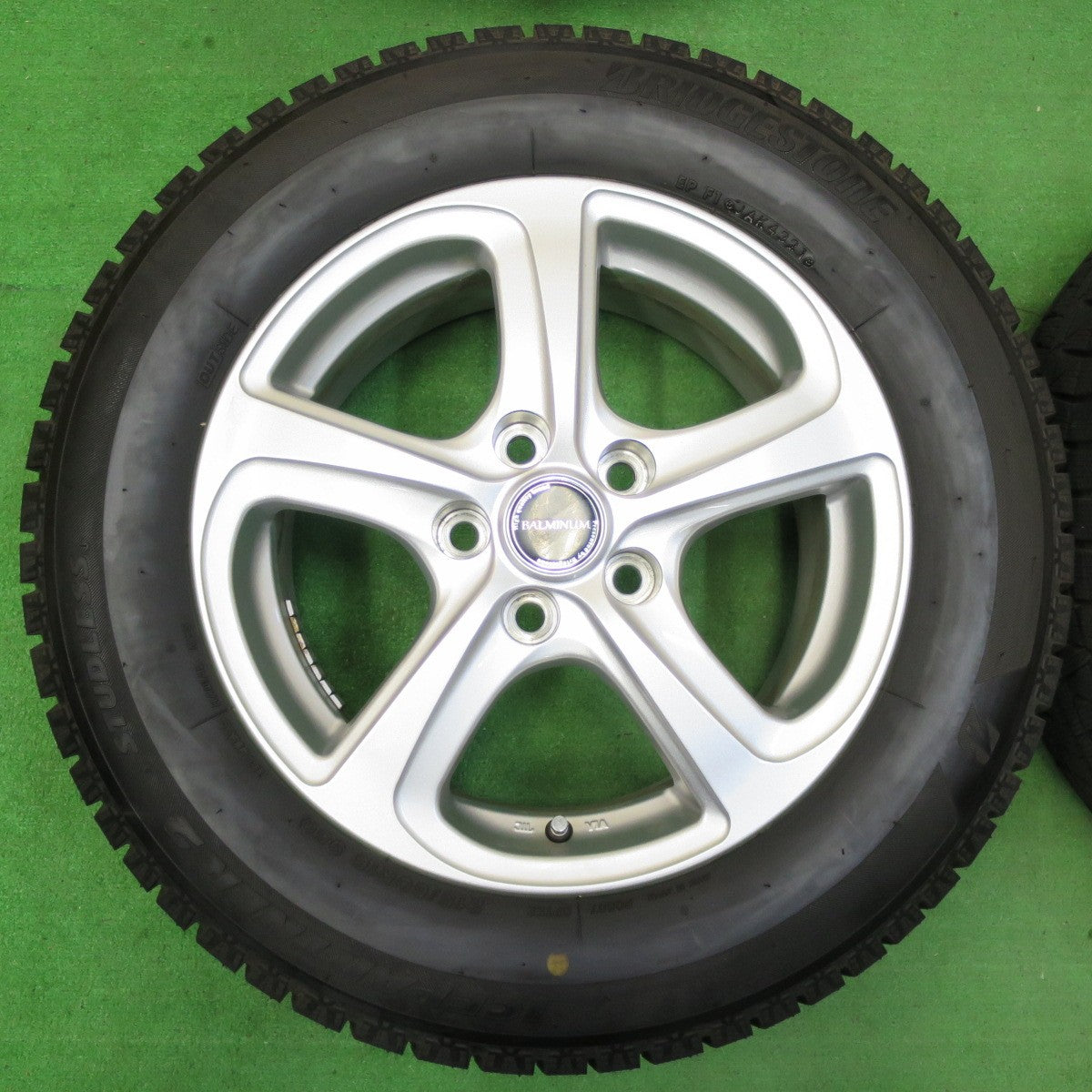 *送料無料* バリ溝！21年！キレイ！9.5分以上★スタッドレス 215/60R16 ブリヂストン アイスパートナー2 BALMINUM バルミナ 16インチ PCD114.3/5H★4061102イス