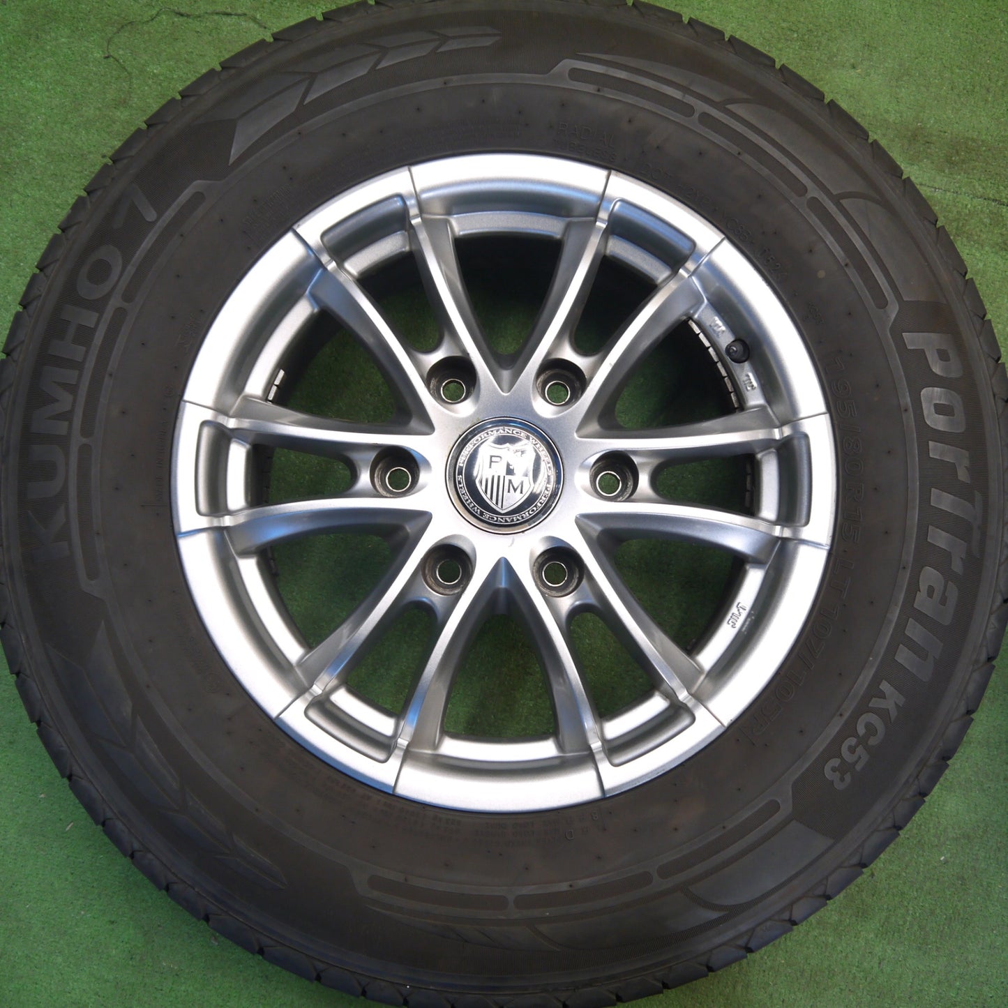 バリ溝！24年！9.5分★195/80R15 107/105R クムホ PorTran KC53 PERFORMANCE WHEELS パフォーマンス ホイール 15インチ PCD139.7/6H★6041301Hノ