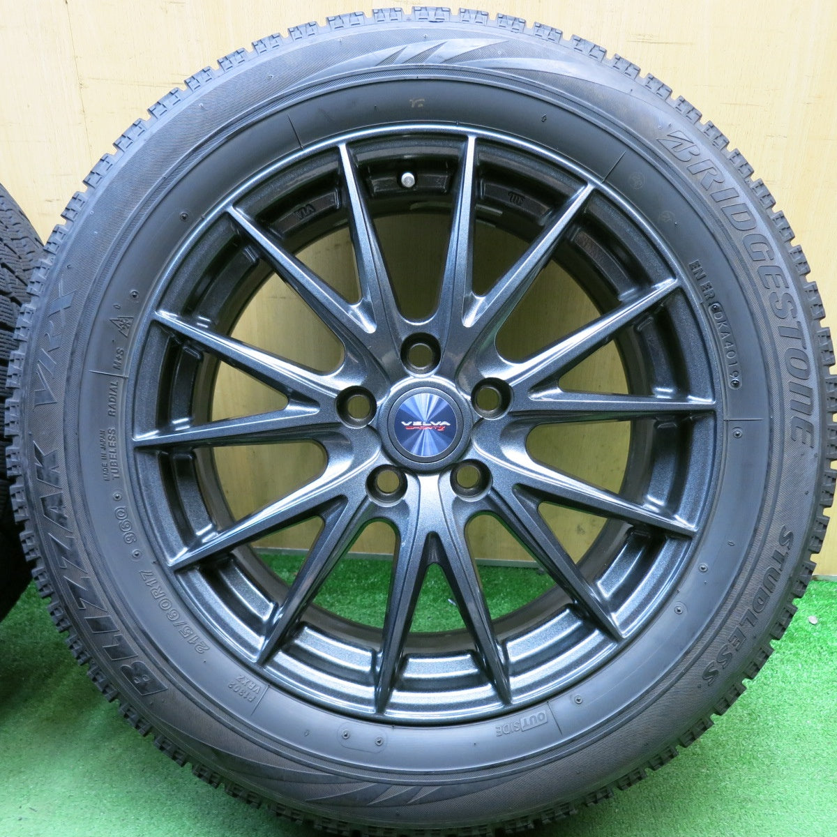 キレイ◎スタッドレス 215/60R17 ブリヂストン ブリザック VRX VELVA SPORTZ ヴェルヴァ 17インチ PCD114.3/5H◎6071207HAス