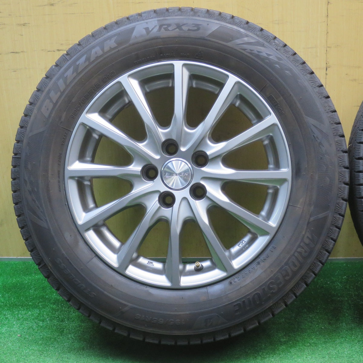 バリ溝！23年！9.5分★プリウス 等 195/65R15 スタッドレス ブリヂストン ブリザック VRX3 LEBEN レーベン 15インチ PCD100/5H★5111803NJス