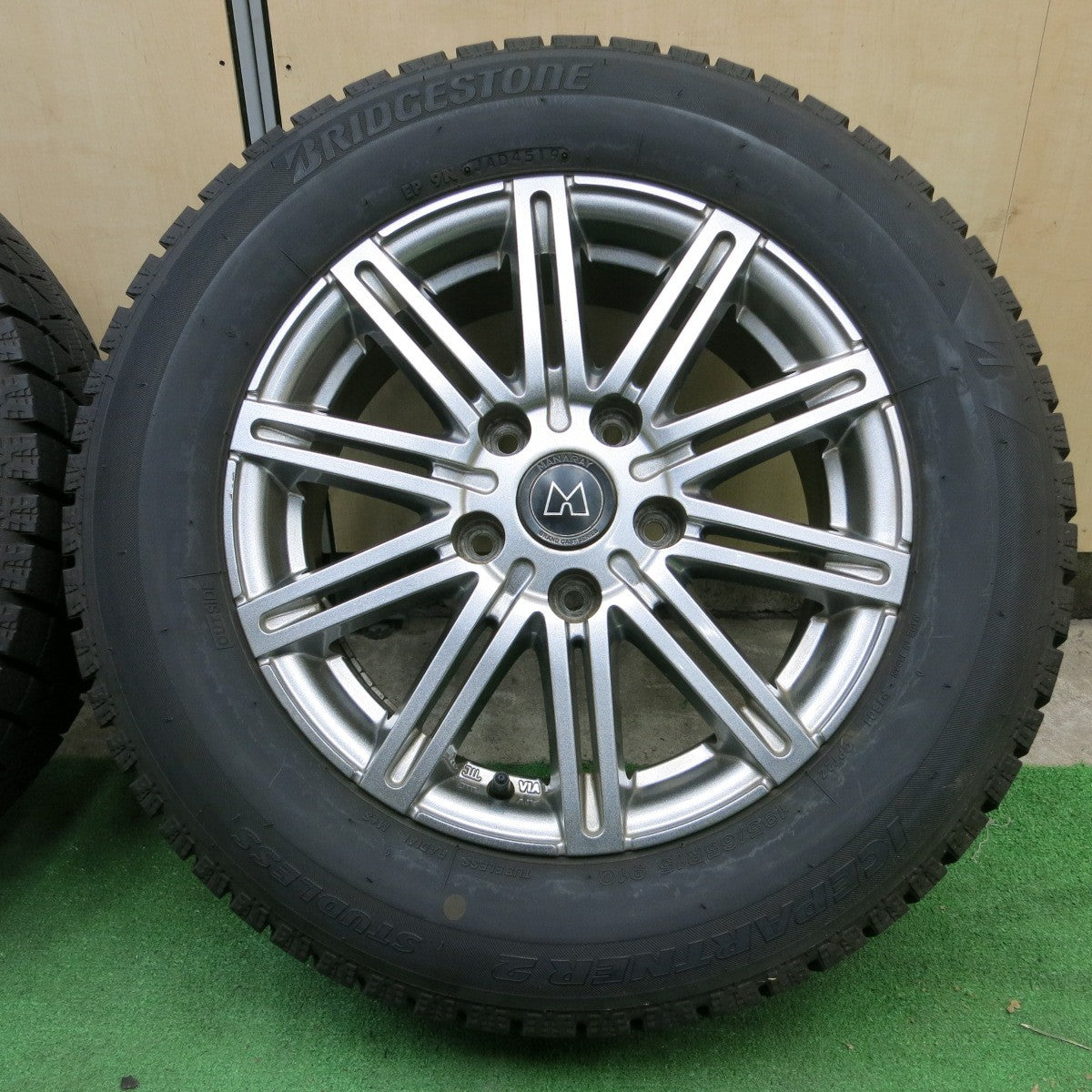 *送料無料* バリ溝！キレイ！9分★スタッドレス 195/65R15 ブリヂストン アイスパートナー2 MANARAY マナレイ 15インチ PCD114.3/5H★4061803ナス