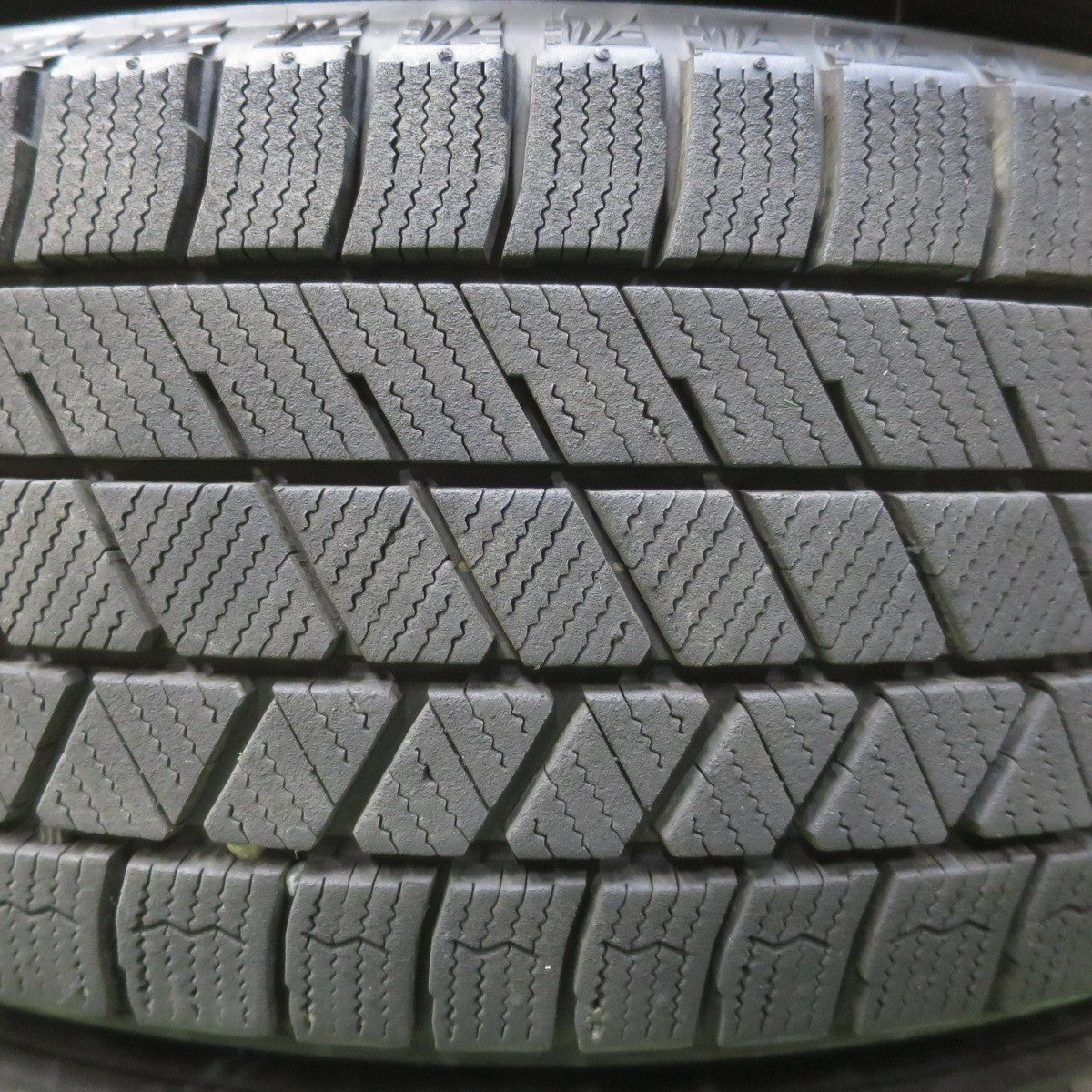 バリ溝！23年！9分★スタッドレス 185/60R16 ブリヂストン ブリザック VRX3 ZEPHYR ゼファー 16インチ PCD100/4H★6041708イス