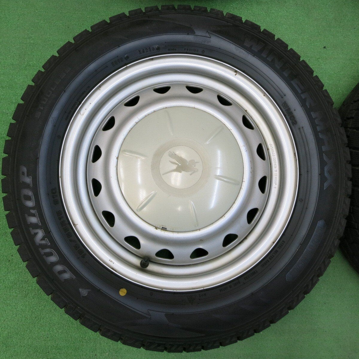 バリ溝！綺麗！9.5分以上★スタッドレス 195/65R15 ダンロップ WM02 スチール PCD100 114.3/4H マルチ★4050111イス