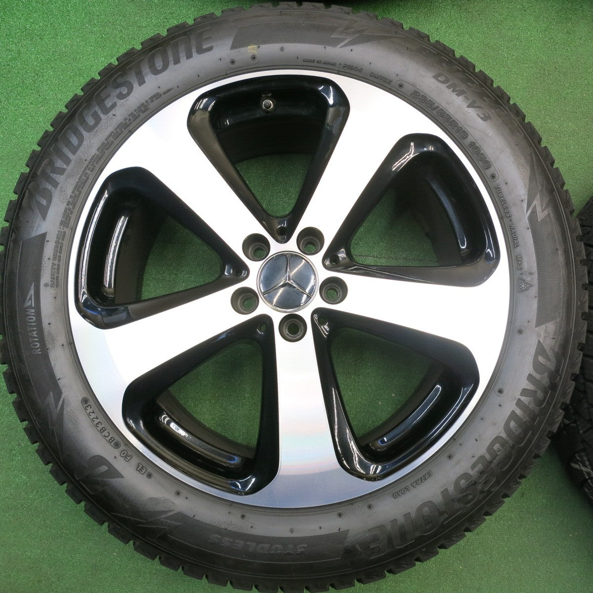 バリ溝！23年！キレイ！9.5分★ベンツ X253 GLCクラス 純正 235/55R19 スタッドレス ブリヂストン ブリザック DM-V3 19インチ PCD112/5H★6010803HAス