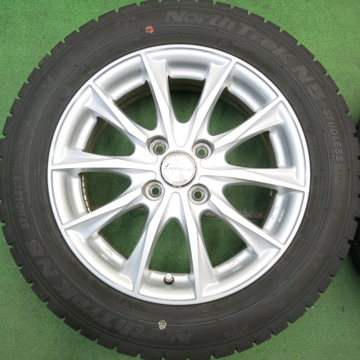 バリ溝！24年！キレイ！9.5分以上★スタッドレス 185/60R15 オートバックス ノーストレック N5 Exceeder エクシーダー 15インチ PCD100/4H★5070603HAス