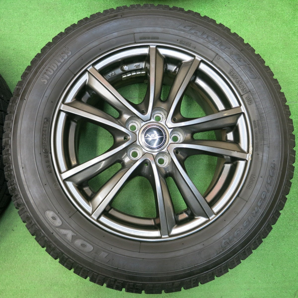 *送料無料* バリ溝！キレイ！9.5分★プリウス等 195/65R15 スタッドレス トーヨー ガリット G5 NIRVANA NV ニルバーナ PCD100/5H★4032708イス
