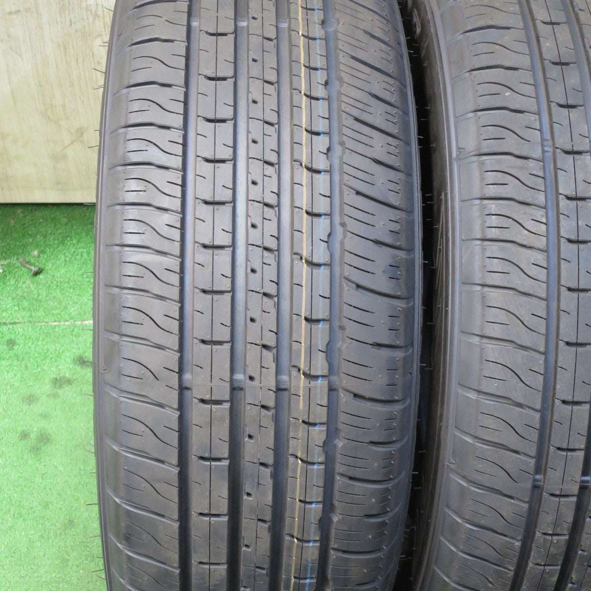 *送料無料* 新車外し！23年★LX ランクル 265/55R20 ダンロップ グラントレック PT5A タイヤ 20インチ レクサス ★4041004クノタ
