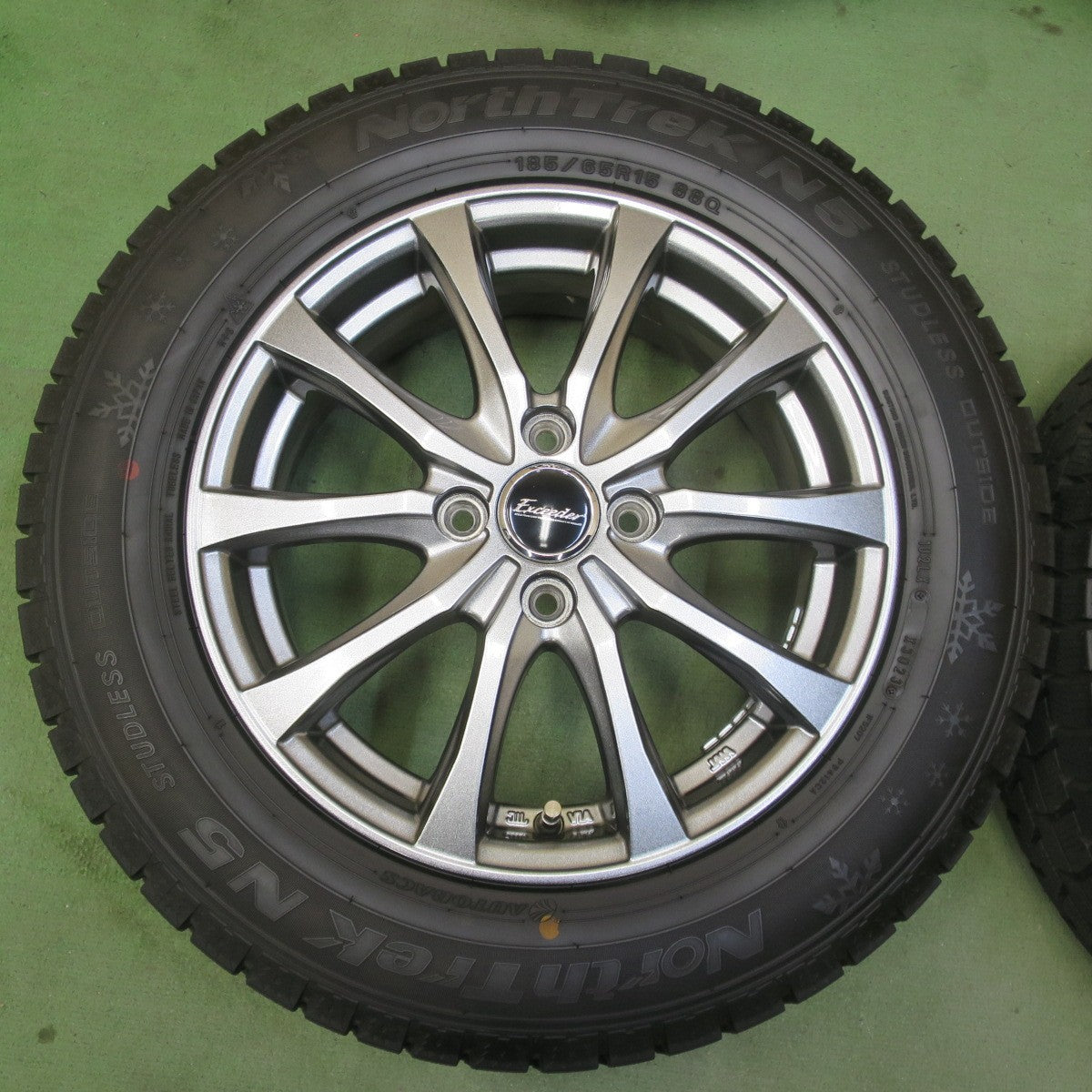 ほぼ未使用！23年！キレイ◎スタッドレス 185/65R15 オートバックス ノーストレック N5 Exceeder エクシーダー 15インチ PCD100/4H◎6081604イス