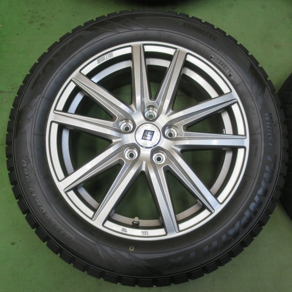 バリ溝！キレイ！ほぼ10分★スタッドレス 215/60R17 トーヨー ウインター トランパス TX SEIN SS ザイン 17インチ PCD114.3/5H★6041504イス