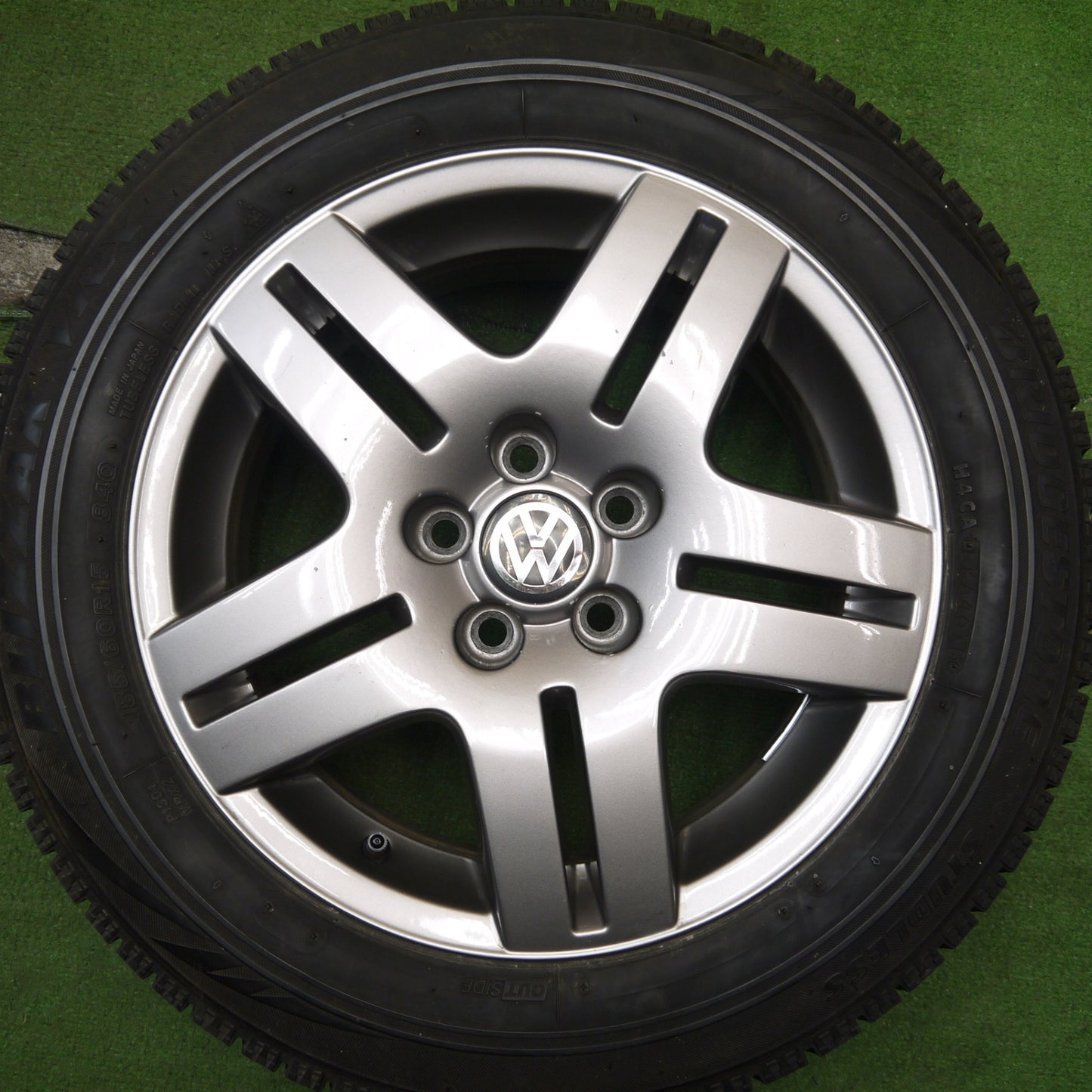 バリ溝！9分★ワーゲン ポロ 純正 185/60R15 スタッドレス ブリヂストン ブリザック VRX 15インチ PCD100/5H★5053006Hス