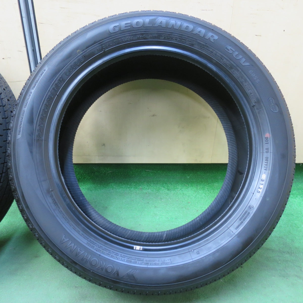 新車外し！25年★225/55R18 ヨコハマ ジオランダー SUV G055 G055E タイヤ 18インチ デリカ D:5 シャモニー フォレスター エルグランド 等★5102504イノタ