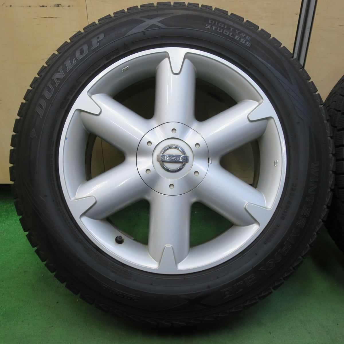 バリ溝！キレイ！9.5分★日産 ムラーノ 純正 225/65R18 スタッドレス ダンロップ ウインターマックス SJ8 18インチ PCD114.3/5H★5093005イス