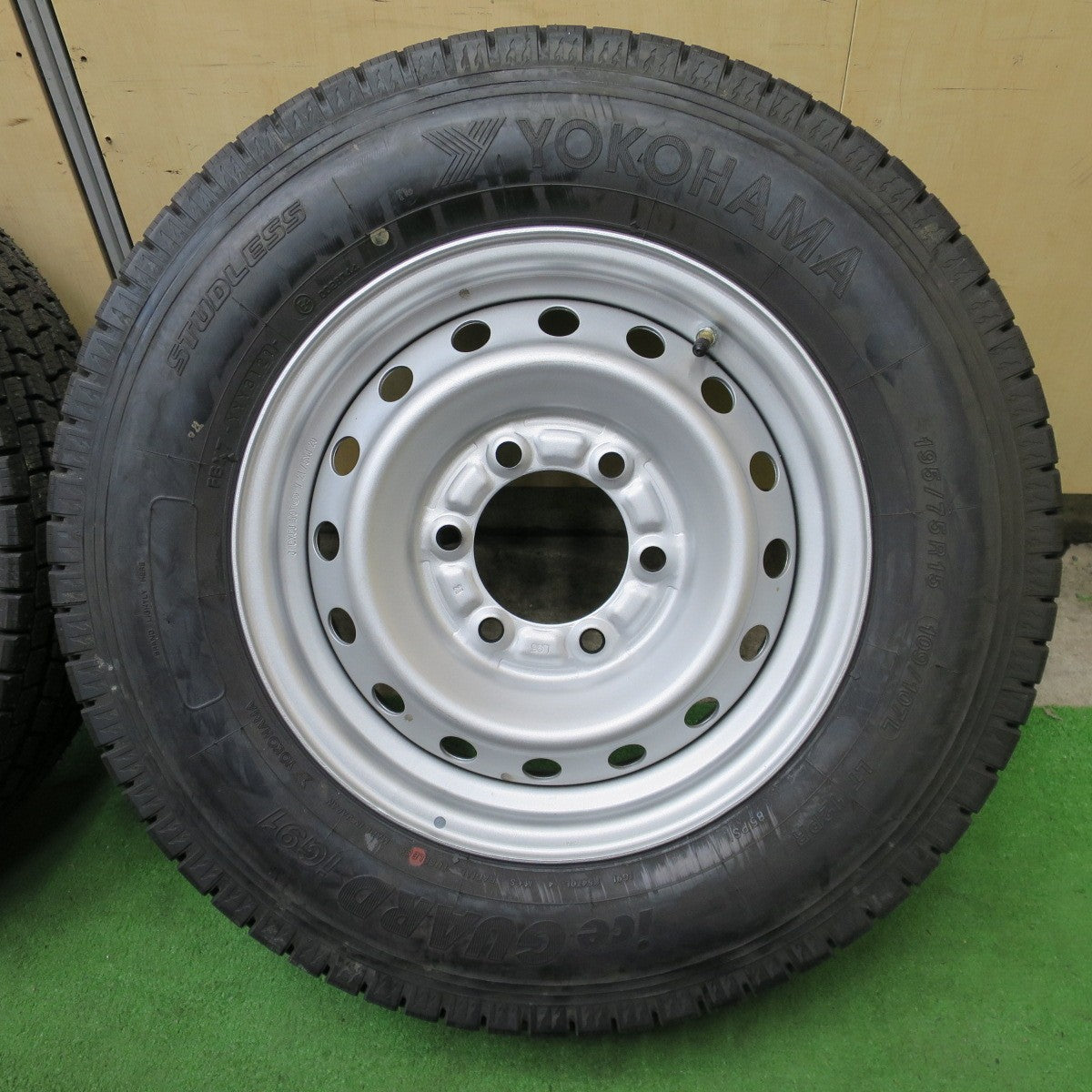 未使用★スタッドレス 195/75R15 109/107L 12PR ヨコハマ アイスガード iG91 スチール ホイール 15インチ PCD139.7/6H★6030901ナス