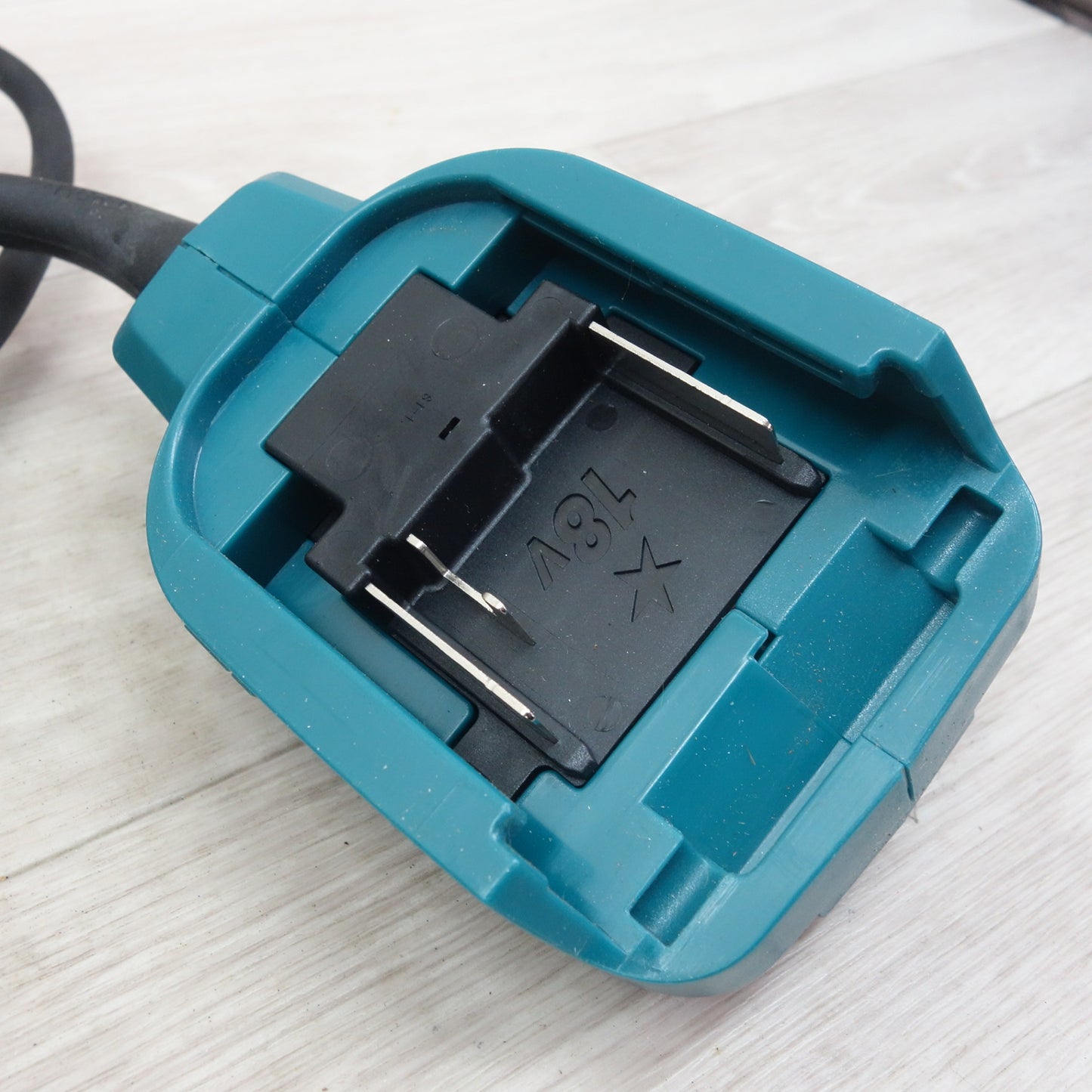 [送料無料] ☆マキタ バッテリ アダプタ 18V BAP18 上向き作業 箱付き 電動 工具☆